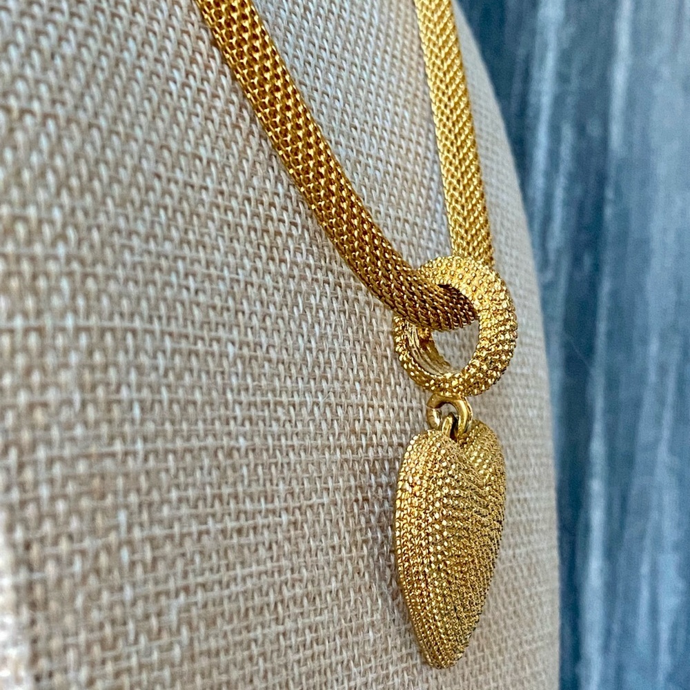 Vintage 18K Gold Plated Mesh Puff Heart Pendant Necklace - Picture 3 of 7